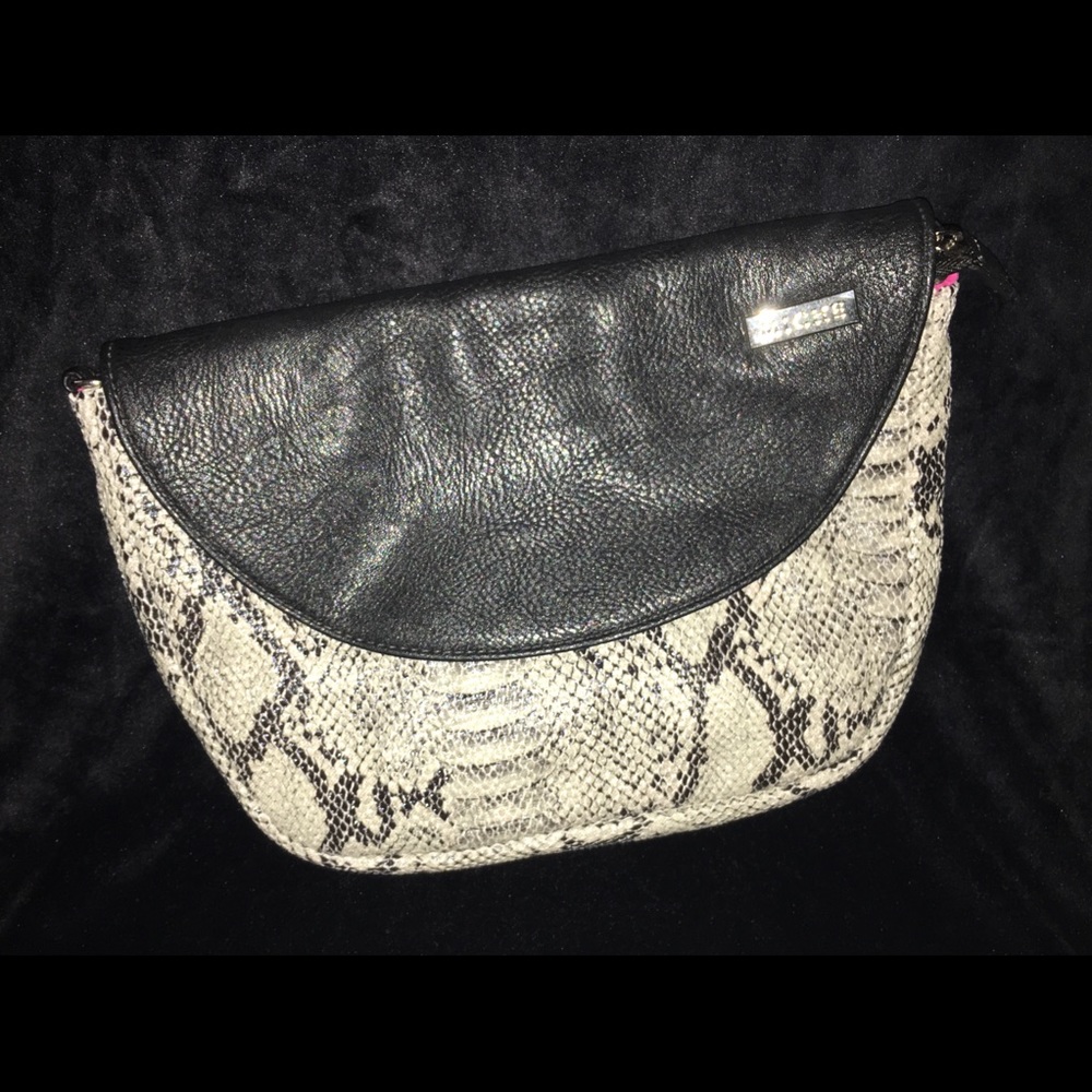 * NEW * Snakeskin-Style Crossbody Bag